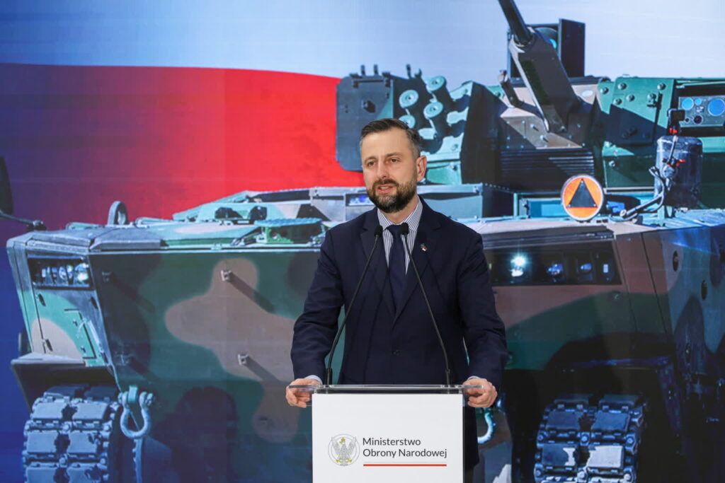 MON podpisał umowę na dostawy 111 bojowych wozów Borsuk 2 Władysław Kosiniak-Kamysz (PAP/Paweł Supernak)