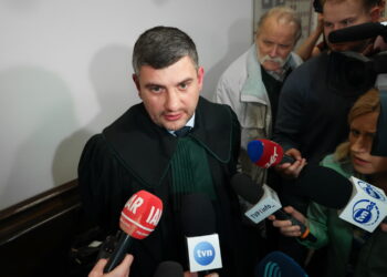 Pełnomocnik Zbigniewa Ziobry mec. Michał Hajduk w Sądzie Okręgowym w Warszawie (PAP/Albert Zawada)
