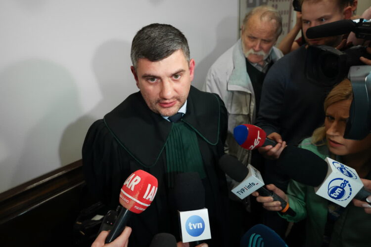Pełnomocnik Zbigniewa Ziobry mec. Michał Hajduk w Sądzie Okręgowym w Warszawie (PAP/Albert Zawada)