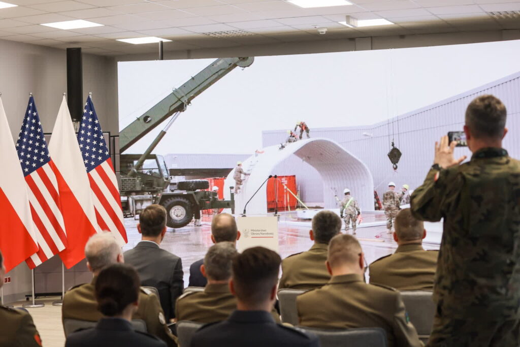 MON zaprezentował system Ultimate Building Machine fot: PAP/Leszek Szymański