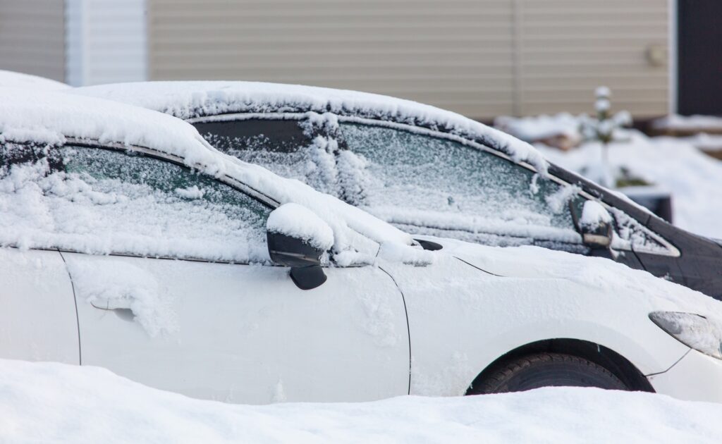 Odśnieżanie auta – jak zrobić to prawidłowo? 2 Odśnieżanie auta – jak zrobić to prawidłowo? Radio Zachód - Lubuskie