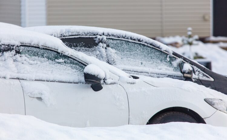 Odśnieżanie auta – jak zrobić to prawidłowo? 9 Odśnieżanie auta – jak zrobić to prawidłowo? Radio Zachód - Lubuskie