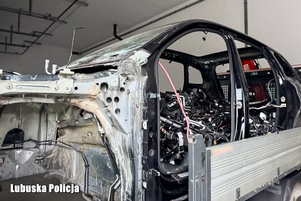 Policjanci z Iłowej odnaleźli skradzione w Niemczech audi, ale w częściach (KPP Żagań)