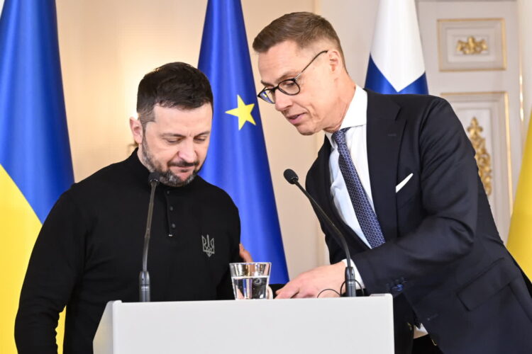 Konferencja prasowa prezydentów Ukrainy i Finlandii (PAP/EPA/KIMMO BRANDT)