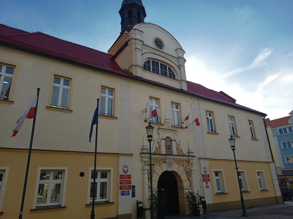 Trwa remont miejskiego urzędu w Żarach fot. K.Gonera