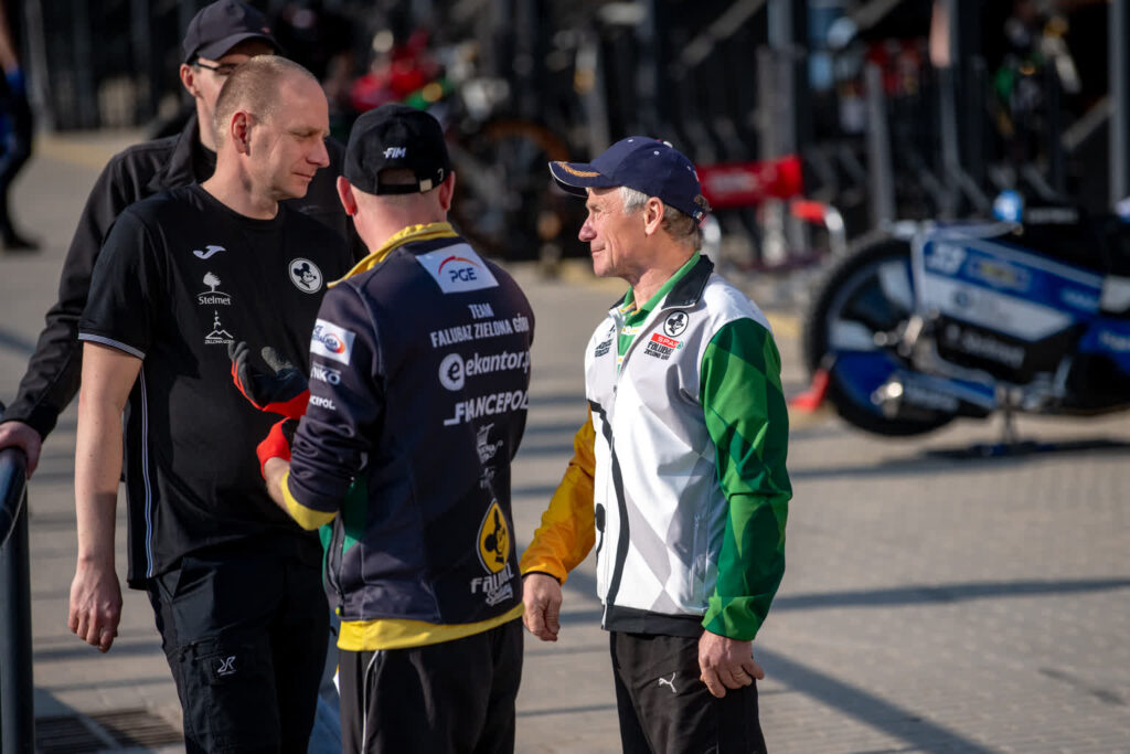 Andrzej Huszcza: Falubaz zrobił dobry skład Andrzej Huszcza (pierwszy z prawej, fot. Krzysztof Filmanowicz)