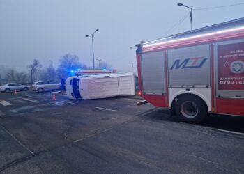 Zderzenie busa z osobówką w Gorzowie. Mgła utrudnia jazdę w całym regionie Radio Zachód - Lubuskie