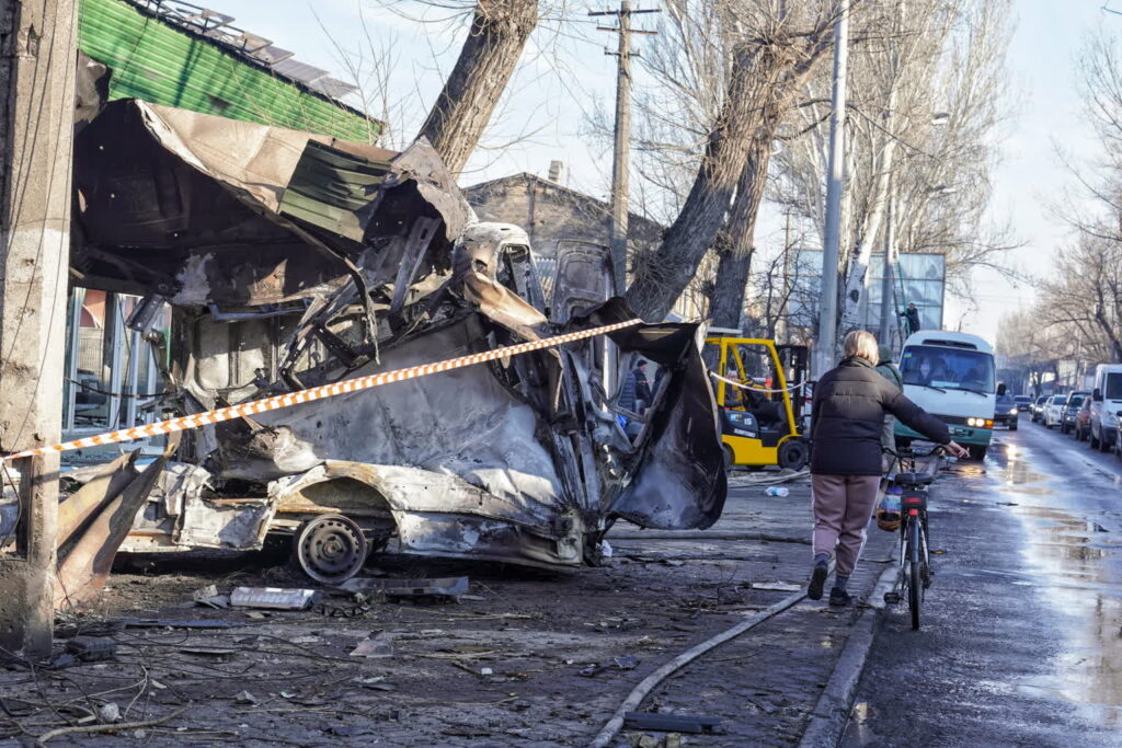 Ukraina pod ostrzałem. Rosjanie podają, że zdobyli trzy miejscowości 1 Zniszczona Odessa po rosyjskich atakach (PAP/Alena Solomonova)