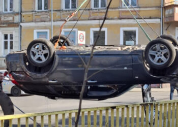 Auto wyciągnięte z Kłodawki [ZDJĘCIA, WIDEO] Radio Zachód - Lubuskie