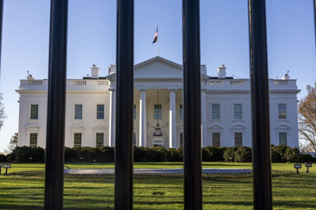 Trump po rozmowie z Zełenskim: Jestem dobrej myśli 2 Biały dom (PAP/EPA/SHAWN THEW)