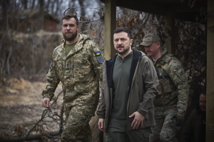 Wołodymyr Zełeński wizytujący żołnierzy ukraińskiej armii w Doniecku (PRESIDENTIAL PRESS SERVICE HANDOUT HANDOUT)