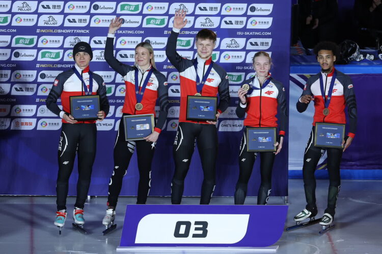 MŚ w short tracku. Brąz polskiej sztafety mieszanej 9 Fot. PAP/EPA/WU HAO