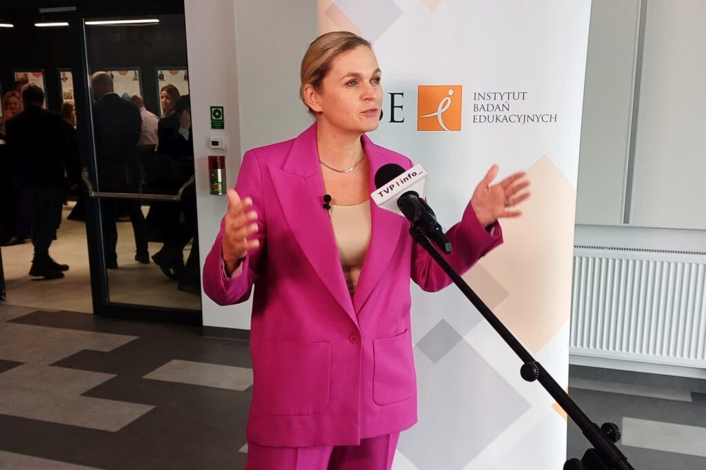 Ministra Nowacka w Zielonej Górze: Chcemy zmienić polską szkołę 3 Barbara Nowacka, ministra edukacji i nauki, w Parku Technologii Kosmicznych w Zielonej Górze (fot. Piotr Bakselerowicz/Radio Zachód)