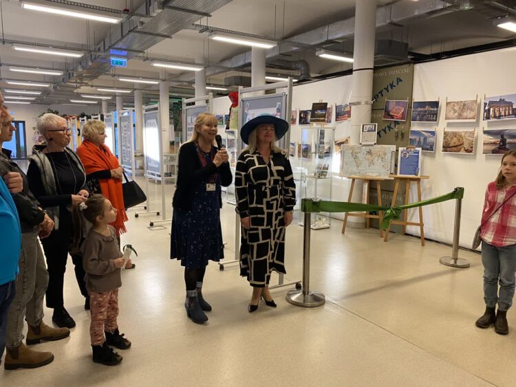 Wernisaż wystawy „Z zakładkami przez świat" Radio Zachód - Lubuskie