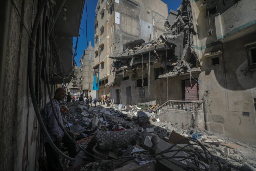 Ponad 130 dzieci zginęło w ostatnich atakach na Strefę Gazy 2 Zniszczone budynki w Strefie Gazy (PAP/EPA/MOHAMMED SABER)