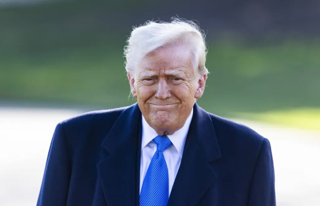 Trump cofnął dostęp do tajnych informacji kluczowym politykom Demokratów 1 Donald Trump Fot. PAP/EPA/JIM LO SCALZO