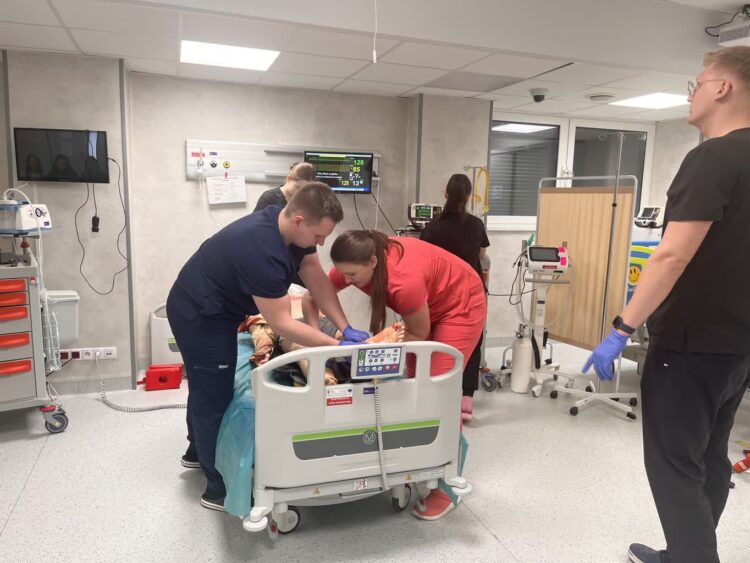 Mozesz być jednym z nich! Wydział lekarski zaprasza uczniów 9 Mozesz być jednym z nich! Wydział lekarski zaprasza uczniów Radio Zachód - Lubuskie