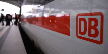 Pociąg Deutsche Bahn (PAP/EPA/CLEMENS BILAN)
