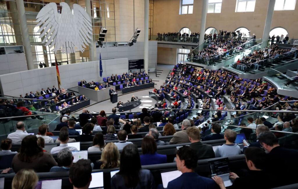 Niemiecki parlament zmienił konstytucję. Chodzi o wydatki na wojsko Bundestag Fot. HANNIBAL HANSCHKE/PAP/EPA