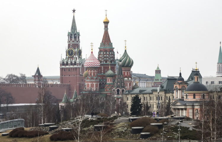 Kreml w Moskwie (PAP/EPA/YURI KOCHETKOV)