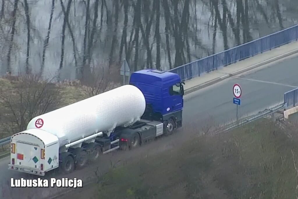 Lubuska Policja coraz częściej do kontrolowania ruchu na drogach używa dronów (KWP Gorzów)