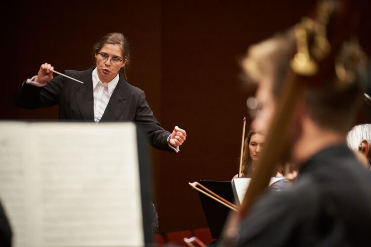 „Dyrygentka”- posłuchaj reportażu Elżbiety Wozowczyk-Leszko 9 „Dyrygentka”- posłuchaj reportażu Elżbiety Wozowczyk-Leszko Radio Zachód - Lubuskie