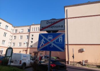 Afera parkingowa przy ul. Chrobrego. Mieszkańcy oburzeni działaniami zarządcy terenu [ZDJĘCIA] Radio Zachód - Lubuskie