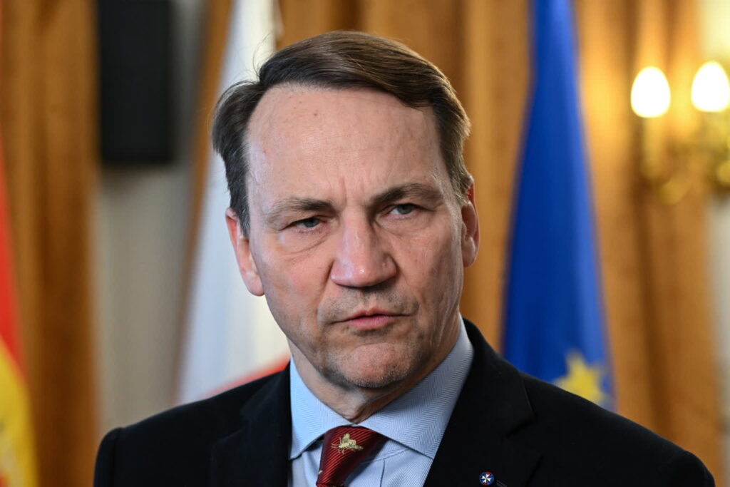 Szef polskiej dyplomacji Radosław Sikorski na spotkaniu tzw. Wielkiej Piątki w Madrycie (PAP/Radek Pietruszka)