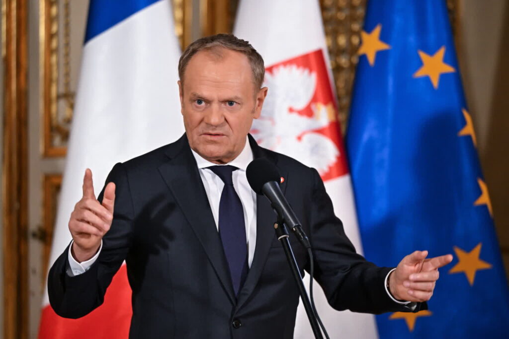 Donald Tusk w Paryżu (PAP/Radek Pietruszka)