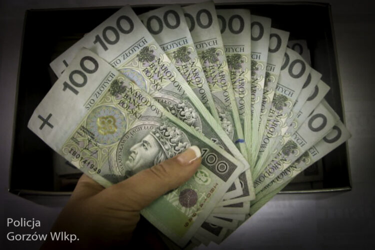 Stracił 100 tys. zł. Kolejne pieniądze uratowała interwencja policji Radio Zachód - Lubuskie