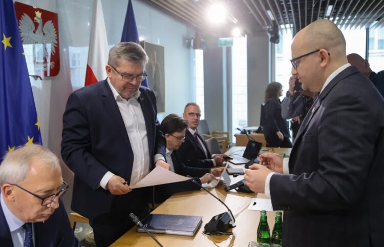 Komisja regulaminowa rekomenduje uchylenie immunitetu posłowi PiS Dariuszowi Mateckiemu. Fot. PAP/ Rafał Guz