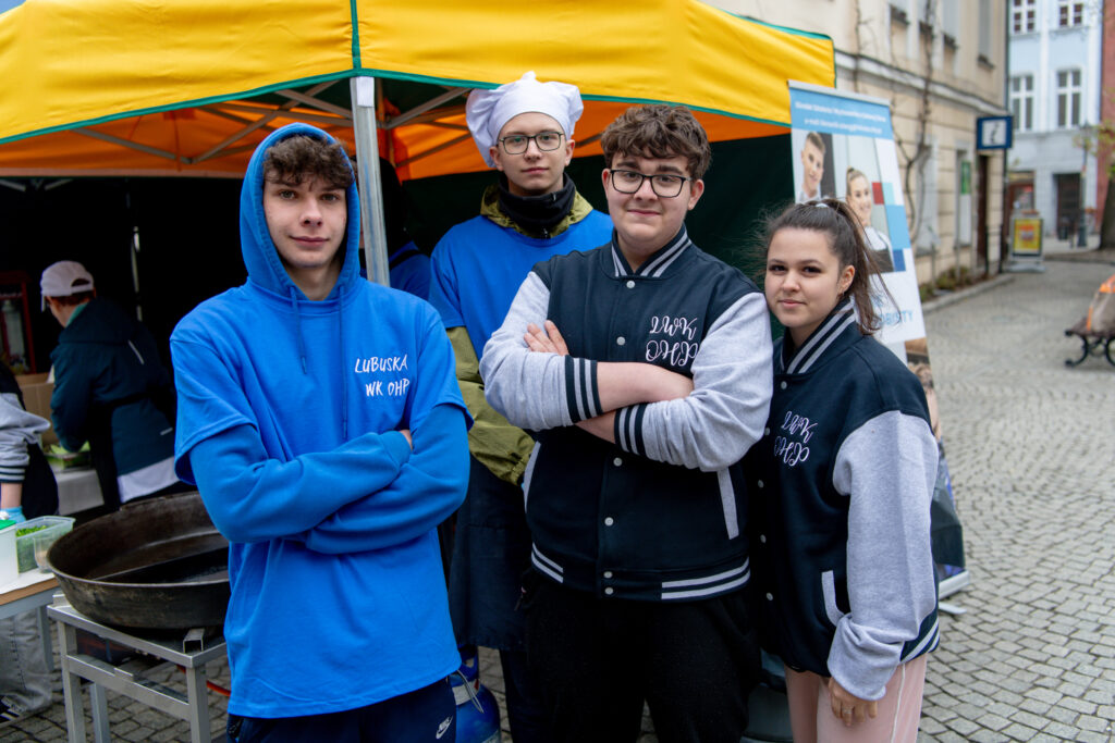 Na zielonogórskim deptaku trwa akcja "Idą święta!" [GALERIA ZDJĘĆ] Radio Zachód - Lubuskie