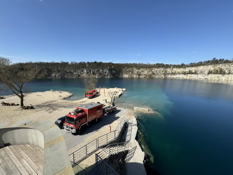 Nurek utonął na Zakrzówku. Przyczynę śmierci zbada policja 9 Fot. Jednostka Ratowniczo-Gaśnicza nr 4 w Krakowie/FB