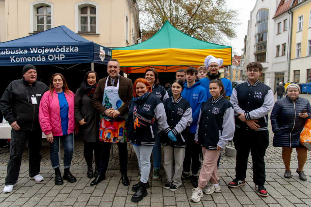Na zielonogórskim deptaku trwa akcja "Idą święta!" [GALERIA ZDJĘĆ] Radio Zachód - Lubuskie