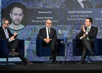 Joshua Posaner, dyrektor generalny Europejskiej Agencji Kosmicznej dr Josef Aschbacher i podsekretarz stanu w Ministerstwie Rozwoju i Technologii Michał Baranowski. Fot. PAP/Radek Pietruszka
