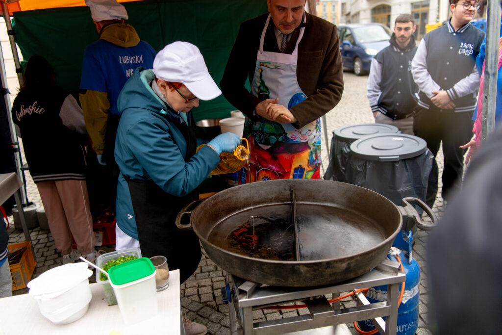 Na zielonogórskim deptaku trwa akcja "Idą święta!" [GALERIA ZDJĘĆ] Radio Zachód - Lubuskie
