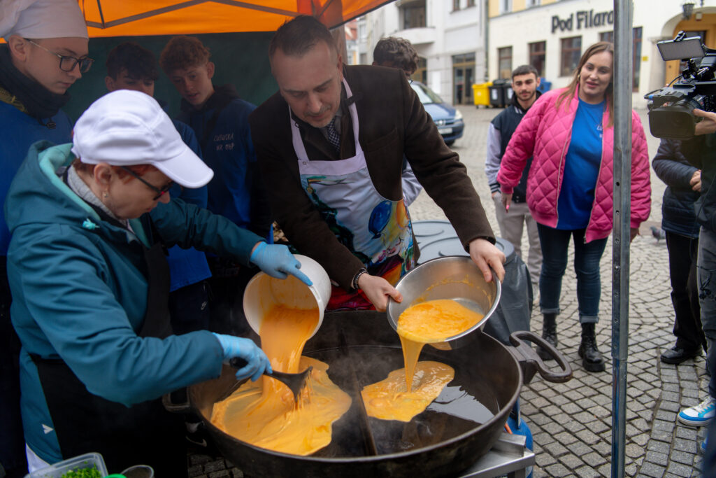 Na zielonogórskim deptaku trwa akcja "Idą święta!" [GALERIA ZDJĘĆ] Radio Zachód - Lubuskie