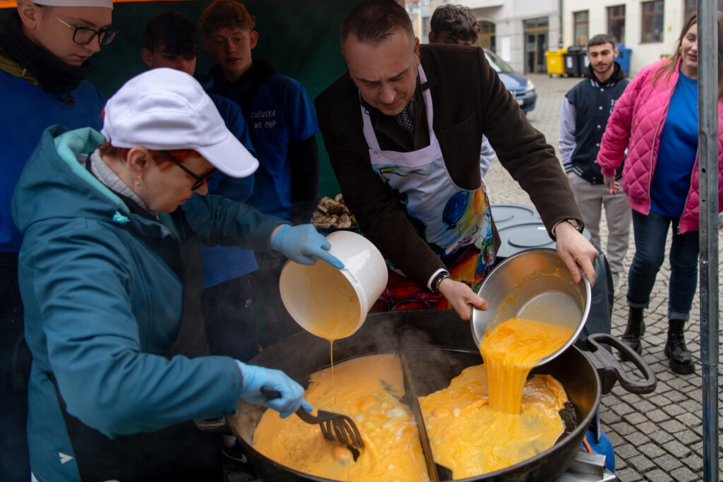 Na zielonogórskim deptaku trwa akcja "Idą święta!" [GALERIA ZDJĘĆ] Radio Zachód - Lubuskie