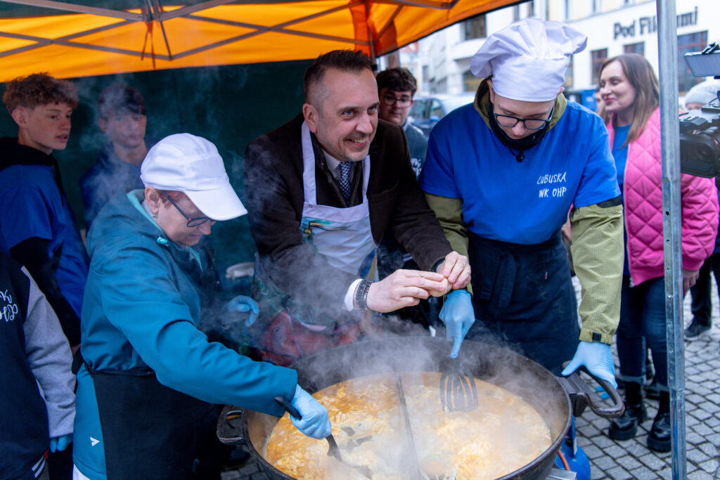 Na zielonogórskim deptaku trwa akcja "Idą święta!" [GALERIA ZDJĘĆ] Radio Zachód - Lubuskie