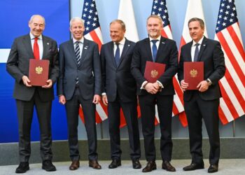 Polskie Elektrownie Jądrowe podpisały z konsorcjum Westinghouse-Bechtel umowę pomostową EDA ws. pierwszej polskiej elektrowni jądrowej, fot. PAP/Radek Pietruszka