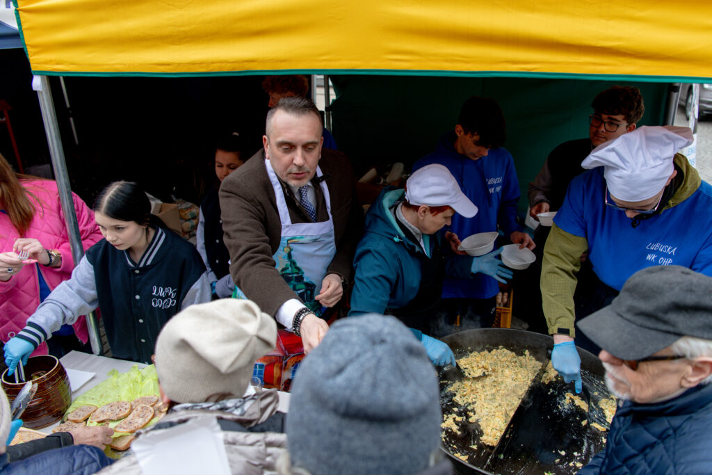 Na zielonogórskim deptaku trwa akcja "Idą święta!" [GALERIA ZDJĘĆ] Radio Zachód - Lubuskie