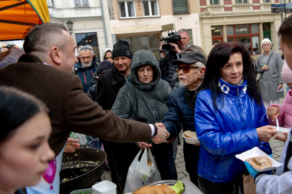 Na zielonogórskim deptaku trwa akcja "Idą święta!" [GALERIA ZDJĘĆ] Radio Zachód - Lubuskie