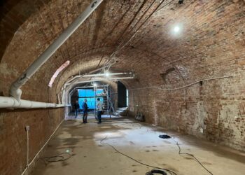 Historyczna cegła odsłonięta w Sali Szeptów [ZDJĘCIA] Radio Zachód - Lubuskie