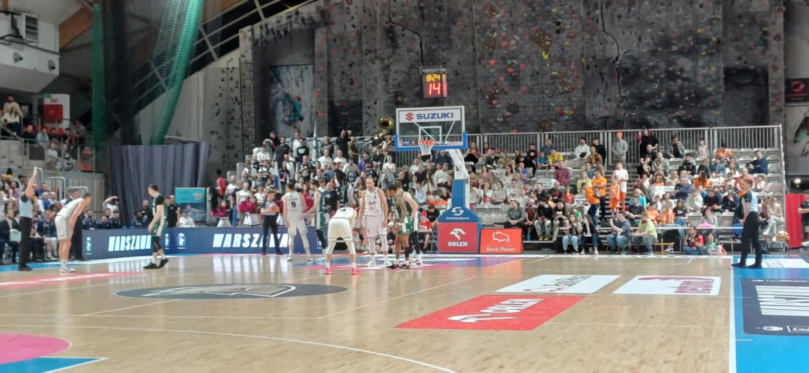 Zastal ma patent na Dziki – wygrywa w stolicy!