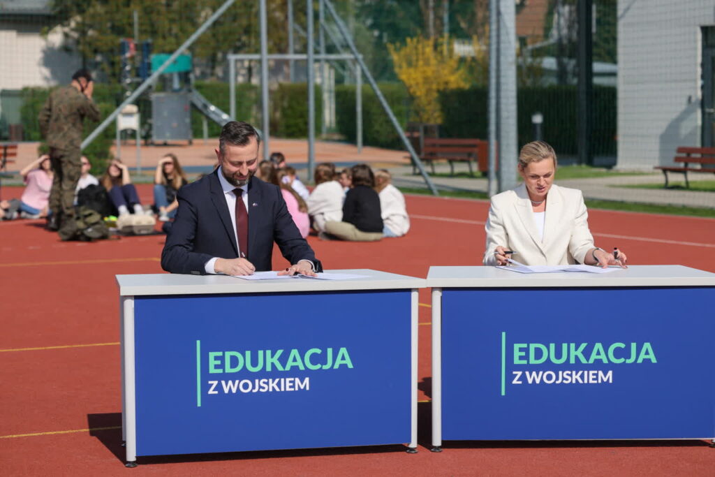 Szef MON Władysław Kosiniak-Kamysz i ministra edukacji Barbara Nowacka. Fot. PAP/ Rafał Guz
