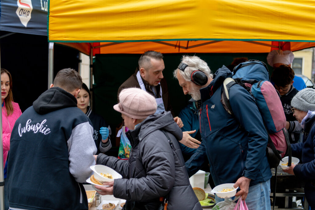 Na zielonogórskim deptaku trwa akcja "Idą święta!" [GALERIA ZDJĘĆ] Radio Zachód - Lubuskie