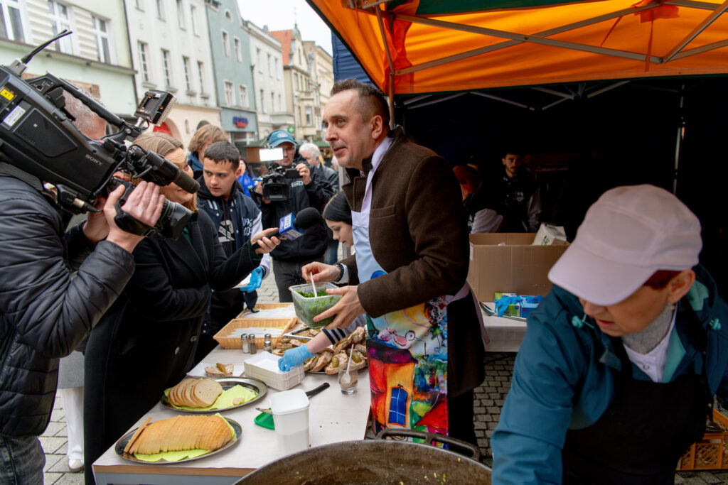 Na zielonogórskim deptaku trwa akcja "Idą święta!" [GALERIA ZDJĘĆ] Radio Zachód - Lubuskie