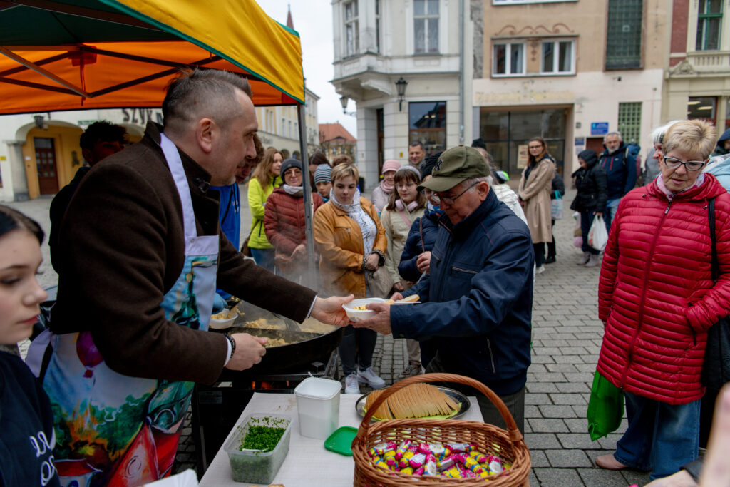 Na zielonogórskim deptaku trwa akcja "Idą święta!" [GALERIA ZDJĘĆ] Radio Zachód - Lubuskie