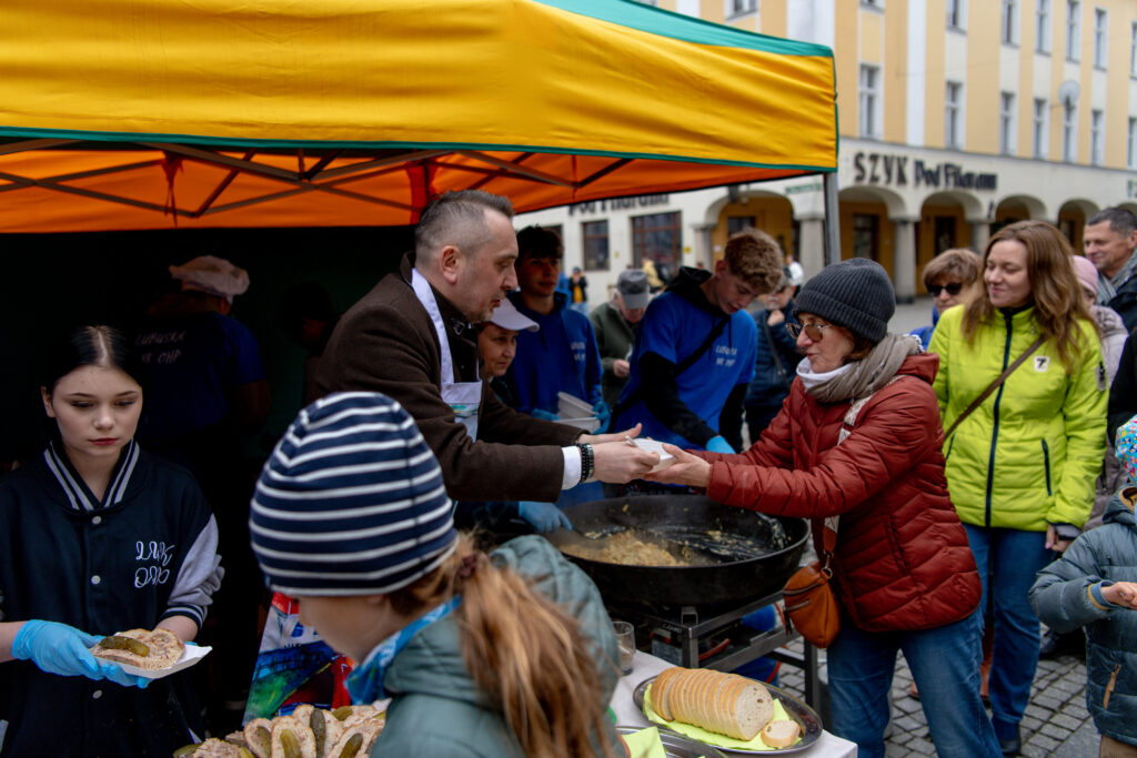 Na zielonogórskim deptaku trwa akcja "Idą święta!" [GALERIA ZDJĘĆ] Radio Zachód - Lubuskie