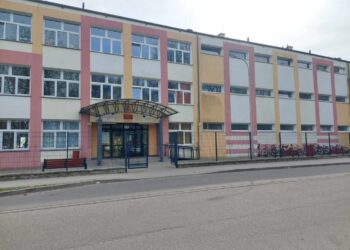 Uczniowie z I Liceum Ogólnokształcącego będą uczyć się na Uniwersytecie Zielonogórskim Radio Zachód - Lubuskie